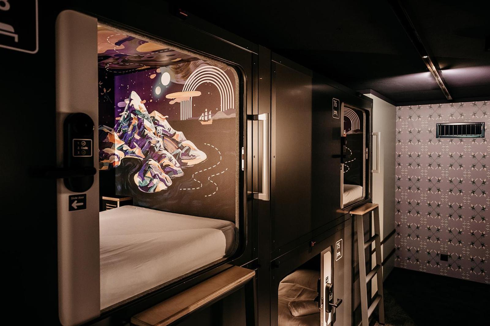 Capsule Hotel - Lucerne Old Town ภายนอก รูปภาพ
