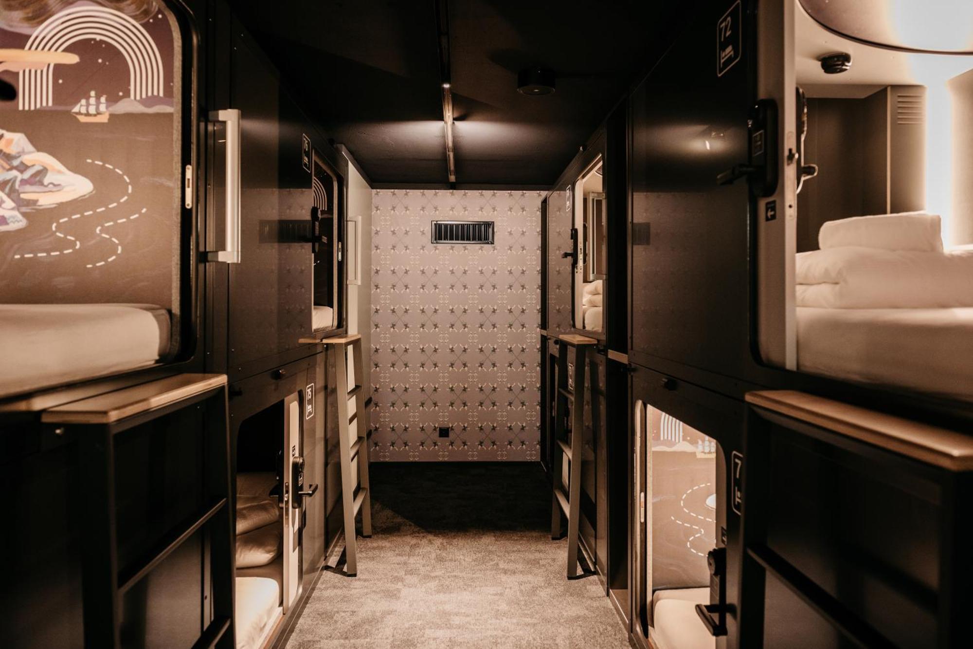 Capsule Hotel - Lucerne Old Town ภายนอก รูปภาพ