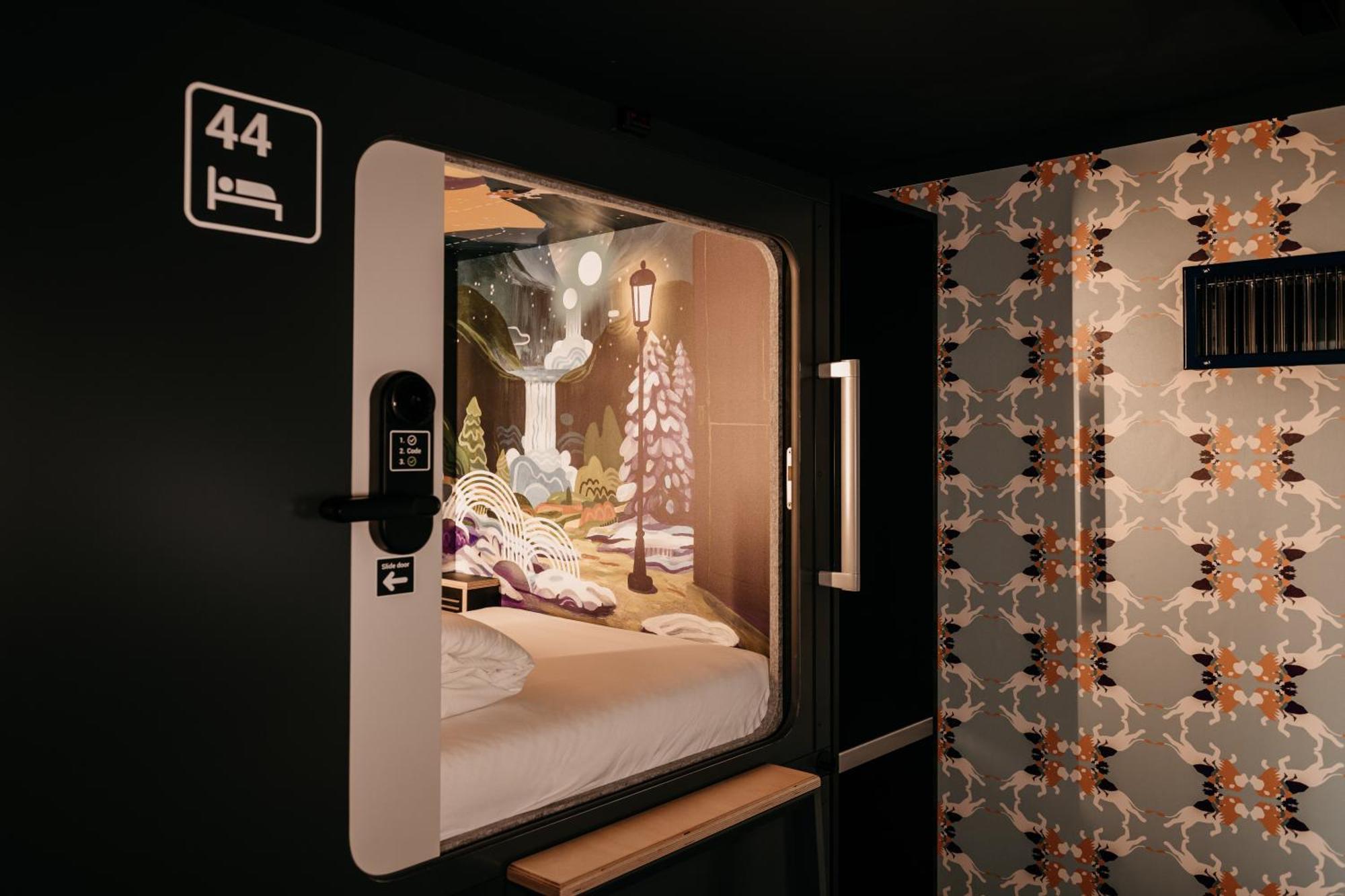 Capsule Hotel - Lucerne Old Town ภายนอก รูปภาพ
