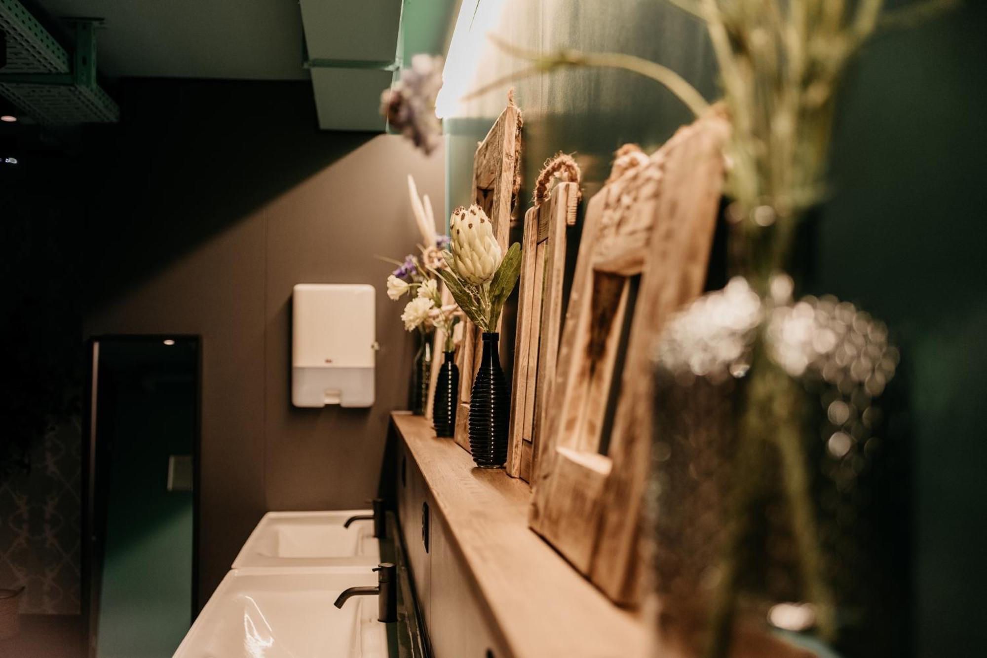 Capsule Hotel - Lucerne Old Town ภายนอก รูปภาพ