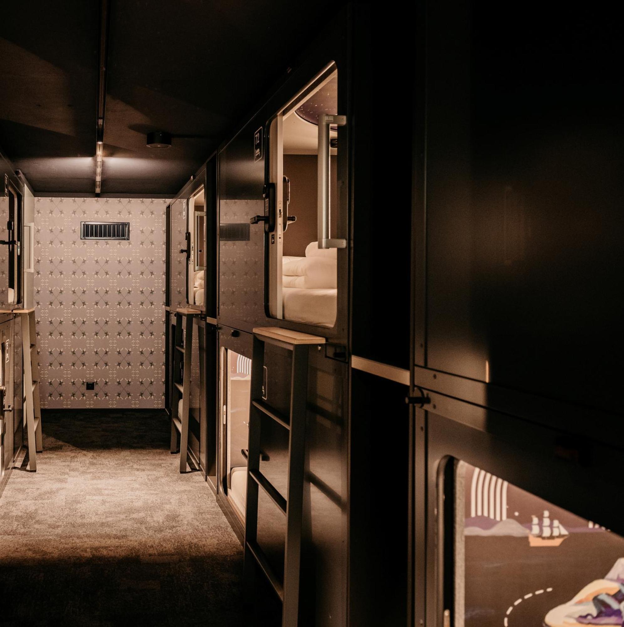 Capsule Hotel - Lucerne Old Town ภายนอก รูปภาพ